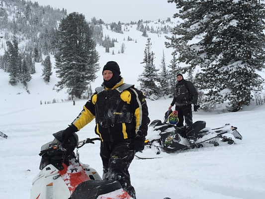 Катание на снегоходах в Абакане в подарок. Сервис Ultra Подарки
. Подарочный сертификат на катание на снегоходах в Абакане с друзьями. Закажите прокат снегоходов в подарок для мужчины по привлекательным ценам. Живописные маршруты для езды на снегоходах это отличная возможность активного отдыха. Сервис UltraPodarki.ru 8 800 505 95 30. катание на снегоходах, подарочный сертификат на катание на снегоходе, прокат снегоходов, прокат снегоходов Абакан, катание на снегоходах Абакан, езда на снегоходе