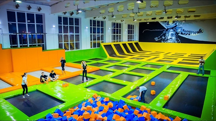 Прыжки в батутном центре в Абакане. Сервис Ultra Подарки. Купить подарочный сертификат на батутный центр. Подарите прыжки на батуте для детей и взрослых в Абакане. Сервис UltraPodarki.ru 8 800 505 95 30. Батутный центр Абакан, батутный центр, прыжки на батуте Абакан, купить батут Абакан, батут, батут Абакан