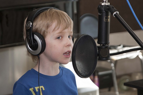 Запись песни в Абакане. Ultra Подарки. Запись песни в студии звукозаписи Абакана. Купить сертификат на создание своей песни в студии. Ultra Подарки Сервис UltraPodarki.ru 8 800 505 95 30. Запись песни Абакан, запись песни, запись песни в студии Абакана, запись песни в студии, сертификат на запись песни в Абакане, сертификат на запись песни, урок вокала Абакан, урок вокала, обучение вокалу Абакан, обучение вокалу, эстрадный вокал Абакан, эстрадный вокал,  создание песни Абакан, создание песни