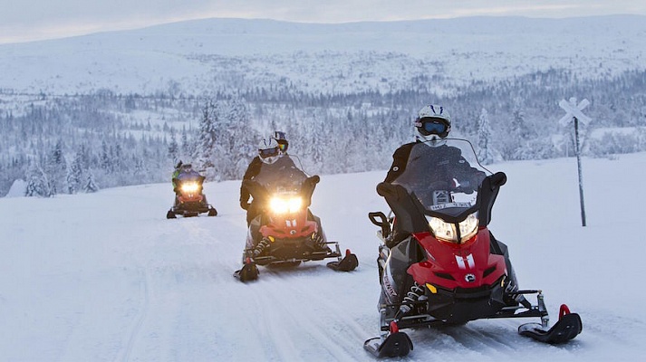 Катание на снегоходах в Абакане в подарок. Сервис Ultra Подарки
. Подарочный сертификат на катание на снегоходах в Абакане с друзьями. Закажите прокат снегоходов в подарок для мужчины по привлекательным ценам. Живописные маршруты для езды на снегоходах это отличная возможность активного отдыха. Сервис UltraPodarki.ru 8 800 505 95 30. катание на снегоходах, подарочный сертификат на катание на снегоходе, прокат снегоходов, прокат снегоходов Абакан, катание на снегоходах Абакан, езда на снегоходе