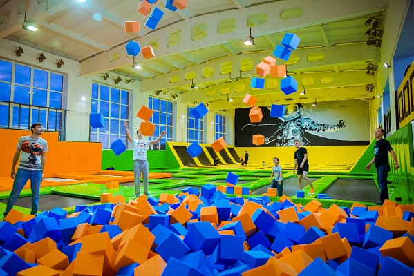 Прыжки в батутном центре в Абакане. Сервис Ultra Подарки. Купить подарочный сертификат на батутный центр. Подарите прыжки на батуте для детей и взрослых в Абакане. Сервис UltraPodarki.ru 8 800 505 95 30. Батутный центр Абакан, батутный центр, прыжки на батуте Абакан, купить батут Абакан, батут, батут Абакан