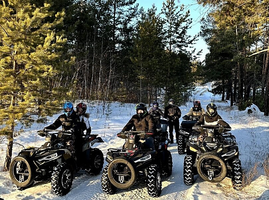 Катание на квадроциклах в Абакане. Подарочные сертификаты Ultra Подарки. Подарочный сертификат на катание на квадроциклах в Абакане. Закажите прокат квадроциклов и наслаждайтесь активным отдыхом с друзьями. Выбирайте живописные маршруты для езды на квадроциклах. Сервис UltraPodarki.ru 8 800 505 95 30. Катание на квадроциклах, катание на квадроциклах Абакан, прокат квадроциклов, прокат квадроциклов Абакан, езда на квадроцикле, езда на квадроцикле Абакан, катание на квадроциклах зимой, Катание на квадроциклах летом, сертификат на катание на квадроциклах, сертификат квадроциклы, сертификат квадроциклы Абакан
