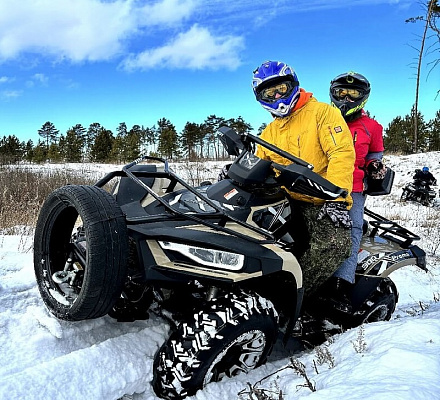 Катание на квадроциклах в Абакане. Подарочные сертификаты Ultra Подарки. Подарочный сертификат на катание на квадроциклах в Абакане. Закажите прокат квадроциклов и наслаждайтесь активным отдыхом с друзьями. Выбирайте живописные маршруты для езды на квадроциклах. Сервис UltraPodarki.ru 8 800 505 95 30. Катание на квадроциклах, катание на квадроциклах Абакан, прокат квадроциклов, прокат квадроциклов Абакан, езда на квадроцикле, езда на квадроцикле Абакан, катание на квадроциклах зимой, Катание на квадроциклах летом, сертификат на катание на квадроциклах, сертификат квадроциклы, сертификат квадроциклы Абакан
