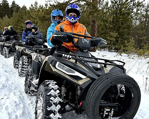 Катание на квадроциклах в Абакане. Подарочные сертификаты Ultra Подарки. Подарочный сертификат на катание на квадроциклах в Абакане. Закажите прокат квадроциклов и наслаждайтесь активным отдыхом с друзьями. Выбирайте живописные маршруты для езды на квадроциклах. Сервис UltraPodarki.ru 8 800 505 95 30. Катание на квадроциклах, катание на квадроциклах Абакан, прокат квадроциклов, прокат квадроциклов Абакан, езда на квадроцикле, езда на квадроцикле Абакан, катание на квадроциклах зимой, Катание на квадроциклах летом, сертификат на катание на квадроциклах, сертификат квадроциклы, сертификат квадроциклы Абакан
